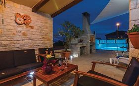 Luxury Apartment Alba With Pool