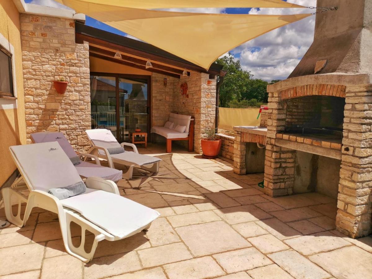 Luxury Apartment Alba With Pool Kanfanar Buitenkant foto