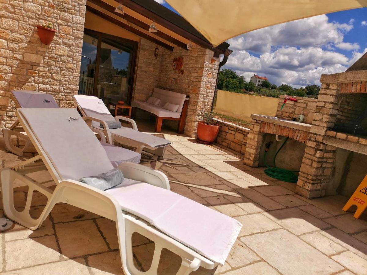 Luxury Apartment Alba With Pool Kanfanar Buitenkant foto