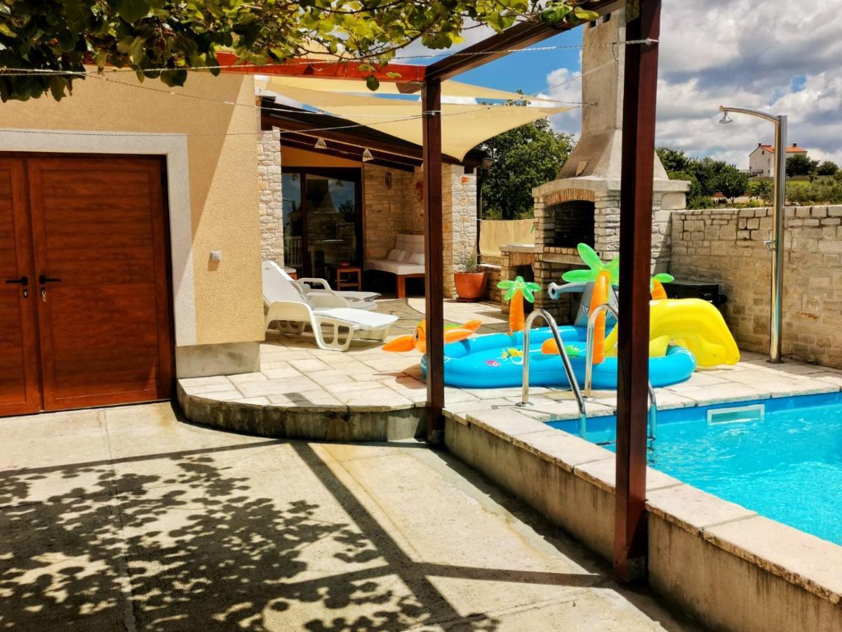Luxury Apartment Alba With Pool Kanfanar Buitenkant foto