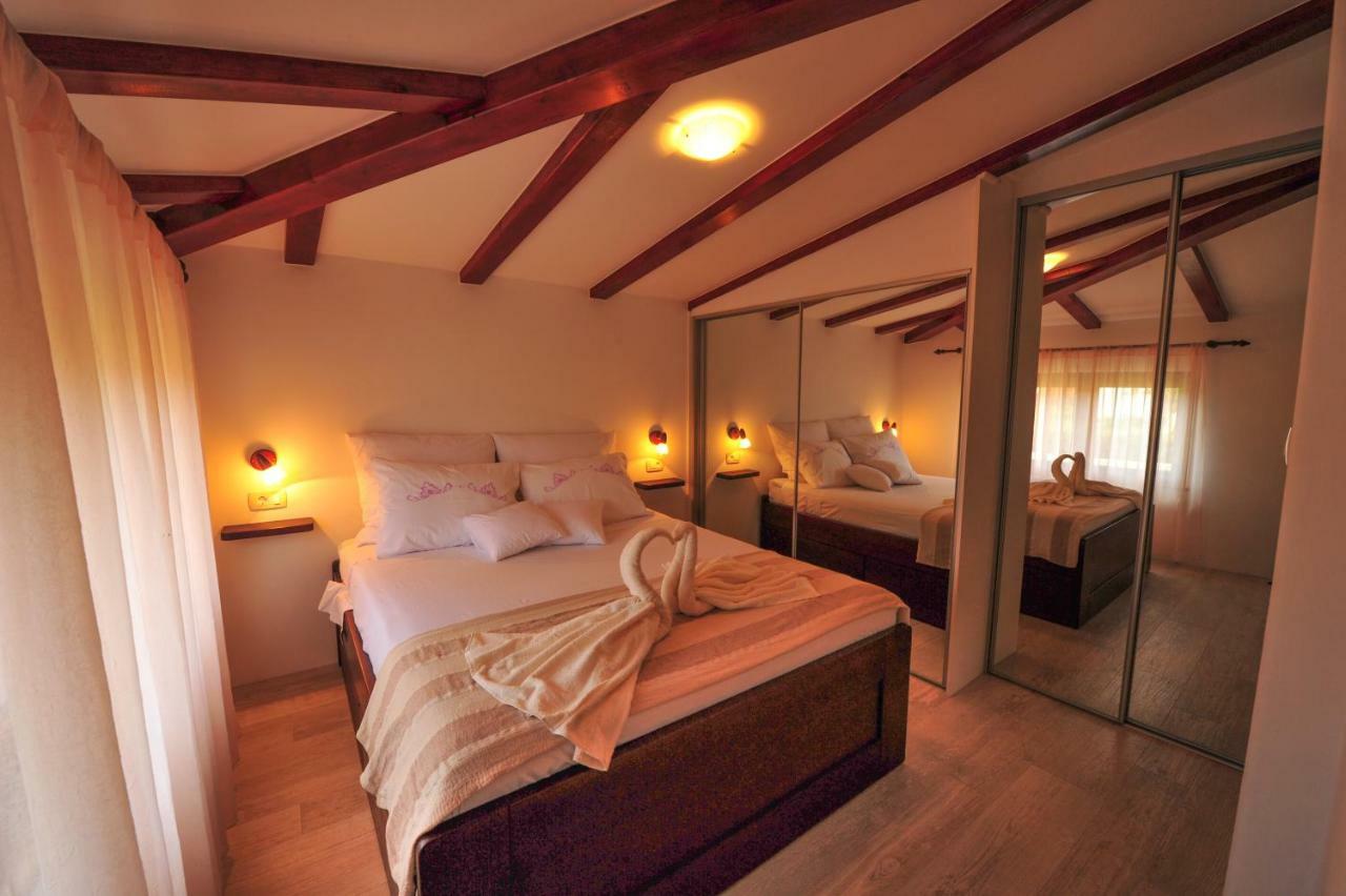 Luxury Apartment Alba With Pool Kanfanar Buitenkant foto