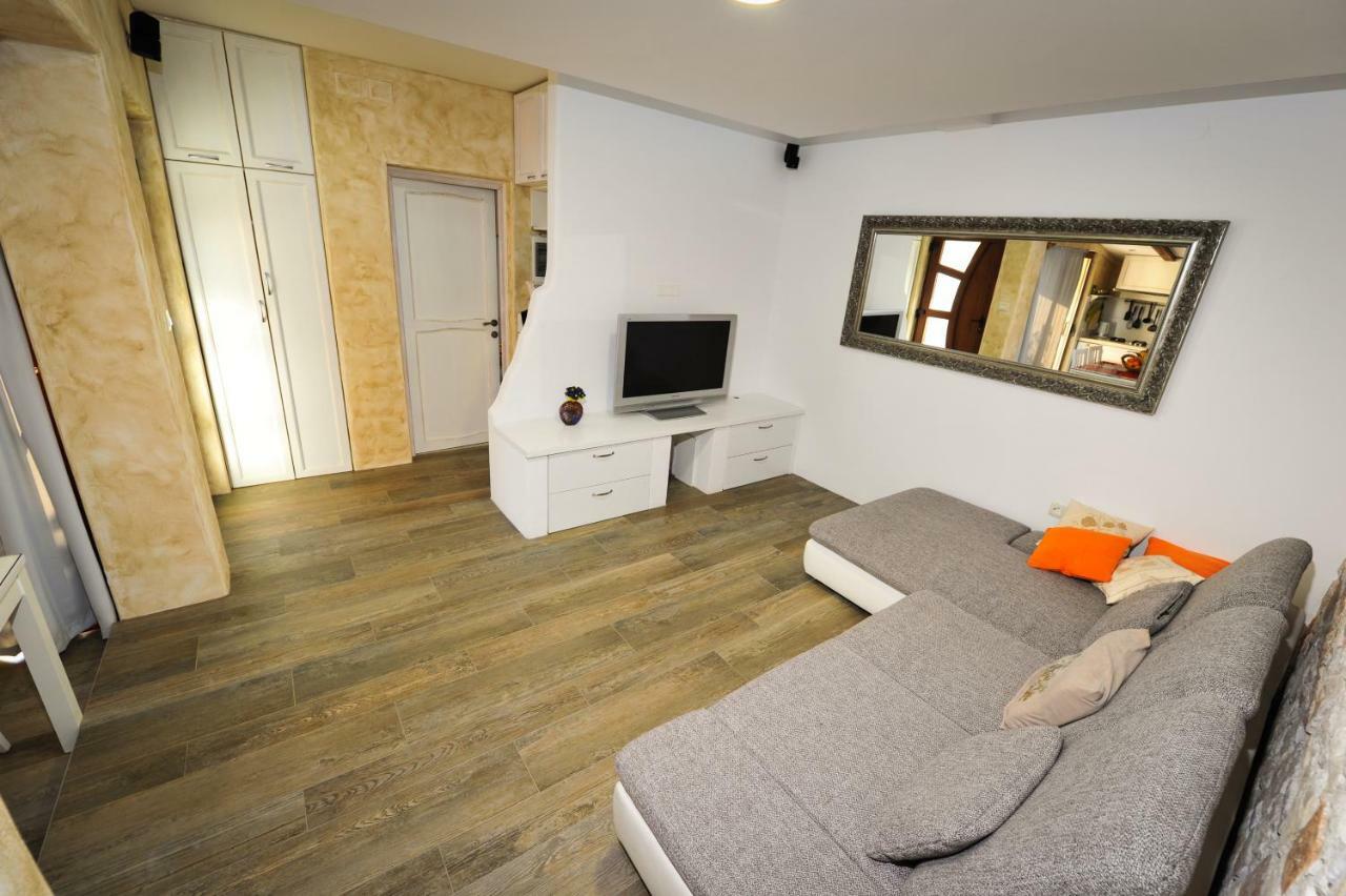 Luxury Apartment Alba With Pool Kanfanar Buitenkant foto